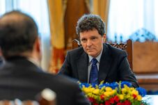 Újabb egyeztetés az egységes bértörvényről: kockára tett PNRR-pénzek