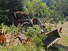 Tragédia Bákó megyében: felborult egy traktor, a sofőr életét vesztette