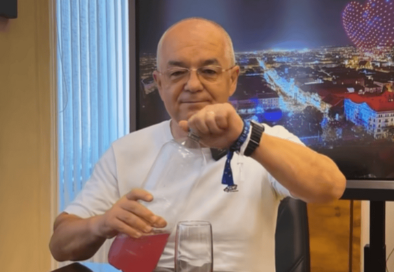 Másnaposság elleni gyógymódot ajánlott Emil Boc a fesztiválozóknak