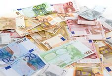 Milliárdokba került az euró árfolyamának kordában tartása