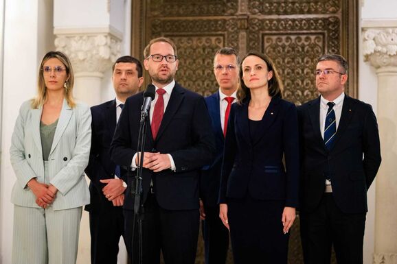 Bizalmi szavazással erősíti meg Fritz támogatását az USR