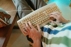 Online kérhető a szociális segély és a különböző ellátások