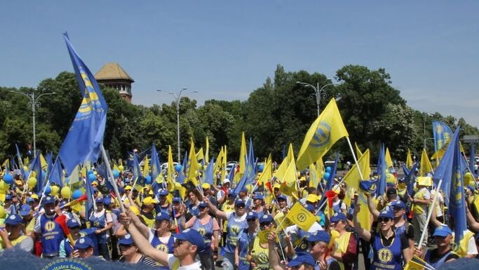 Közvélemény-kutatást rendeznek a közalkalmazotti bértörvényről