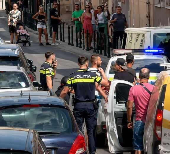 Előzetesbe került három Kovászna megyei lakos, miután rendőrökre támadtak (VIDEÓ)