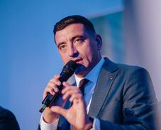 AUR: 300 tagú parlamentre és kétfordulós polgármester-választásra van szükség
