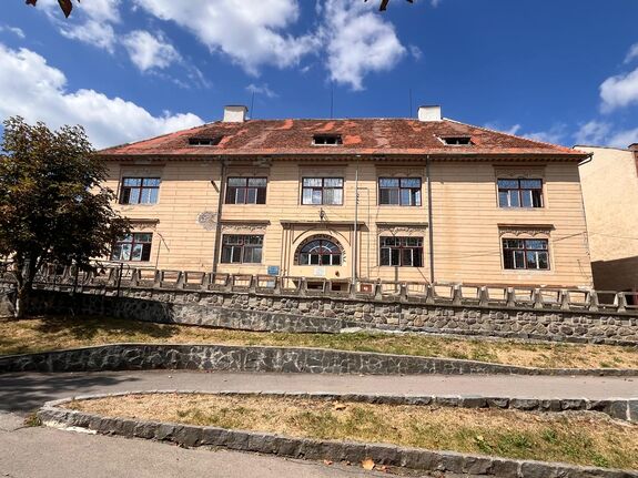 Földrengésveszély: felújítják a sepsiszentgyörgyi pszichiátriai kórház több mint 170 éves épületeit