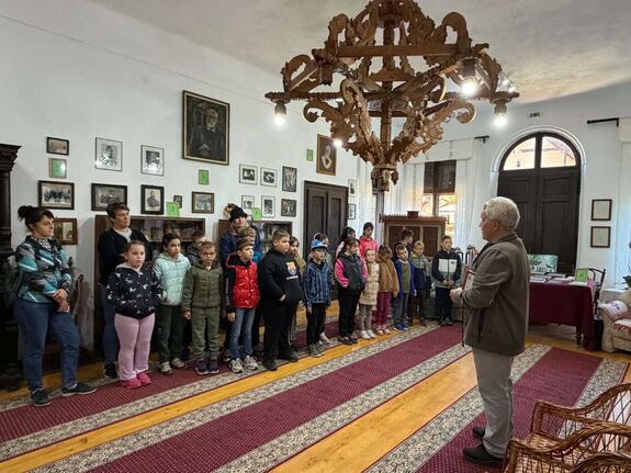 Mesékkel és családi történetekkel ünnepelték Benedek Elek születésnapját Kisbaconban