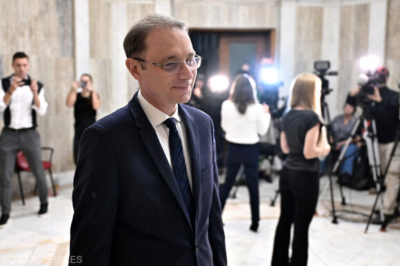 Luca Niculescu: Szokatlan összetételű kormány alakul, de most erre van szüksége Romániának