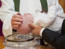 A keresztelési anyakönyvekre is alkalmazható lehet az elfeledtetéshez való jog