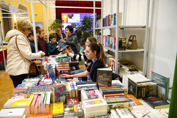 Könyvhétvége Szatmárnémetiben – Nem csak fiataloknak