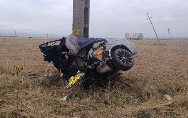Villanyoszlopnak csapódott autójával, meghalt egy 25 éves sofőr