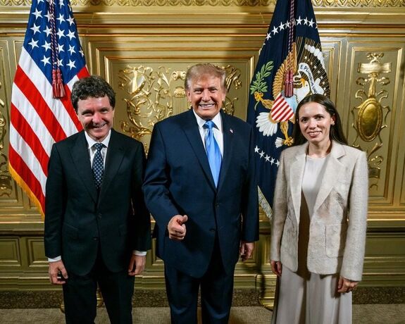  Donald Trumppal fényképezkedett az államfő