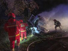 Ütközés miatt lángba borult a kisteherautó – A két sofőr életét veszítette