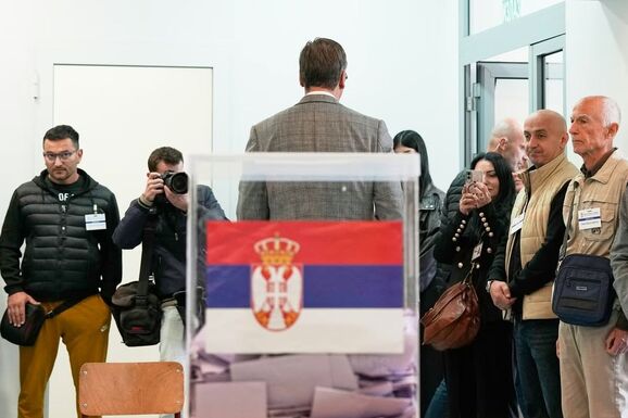 Maradhat az orosz kapcsolat Belgrádban, a VMSZ-nek ártott a Vucsics-közeliség