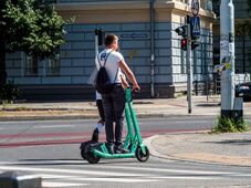 Fokozottan ellenőrzi a rendőrség októberben a kerékpárosokat és a rollereseket