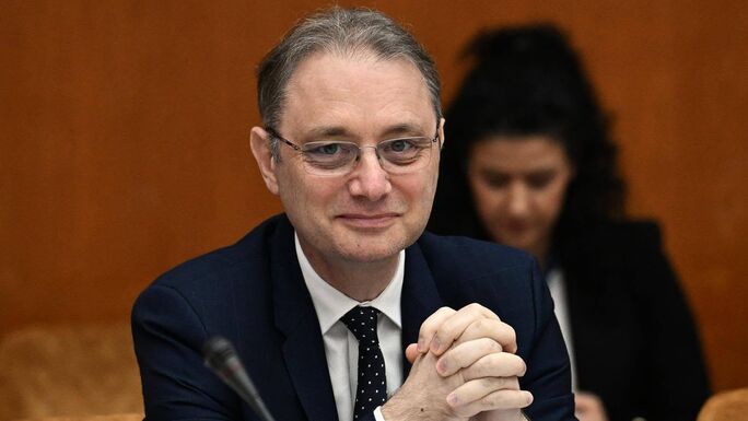 A pártokat győzködi Luca Niculescu, a PSD nem akar szakértői kormányt
