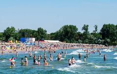 Rajtol a „Tengerpart mindenkinek” – Mennyibe kerül a szállás a román tengerparton?