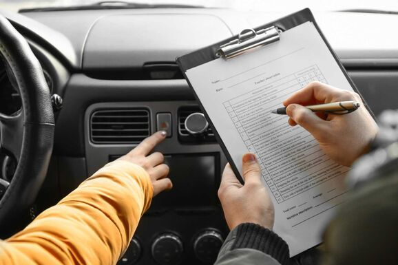 A szenátus megszavazta a sofőrvizsga módosítását, de a tanpályát kihagyták belőle