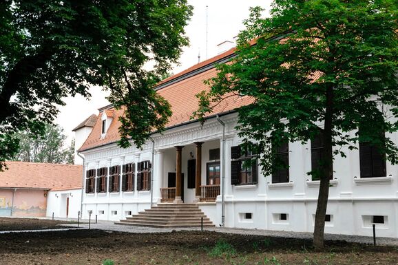 Lovasmúzeummal és filmpremierrel kel új életre az oltszemi Mikó-kastély