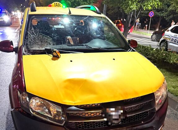 Tizennégy éves lányt gázolt el egy taxi az átjárón