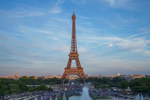 Bezárták az Eiffel-tornyot: sztrájkolnak a dolgozók a nőket ért kirekesztés miatt