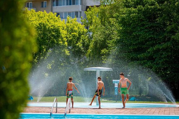 Utolsó csobbanás: jövő héten bezár a sepsiszentgyörgyi strand