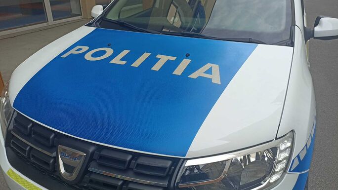 A kiérkező rendőrautót is megrongálták az összeverekedő fiatalok
