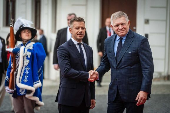 Nem tárgyalt a lex Benešről Magyar Péter Pozsonyban