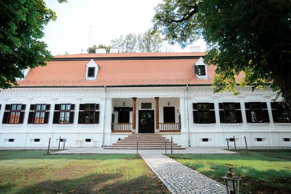 Elektromos buszok, kastély és kórház: erre költötték a PNRR-pénzt Háromszéken