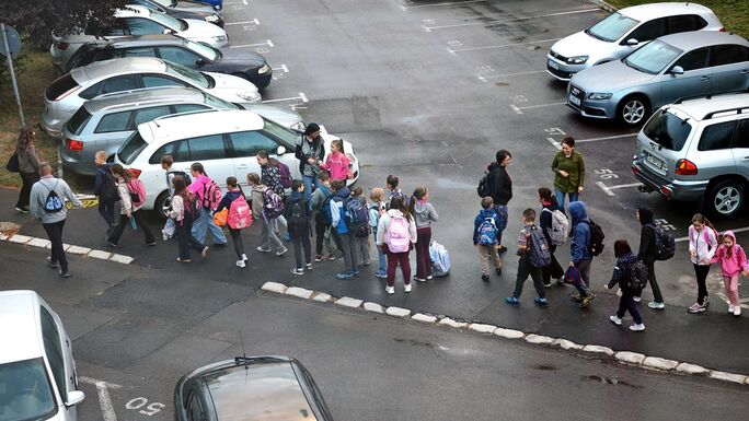 Elindult a Kézdi Lábbusz: ismét gyalog és közösen indulhatnak iskolába a diákok