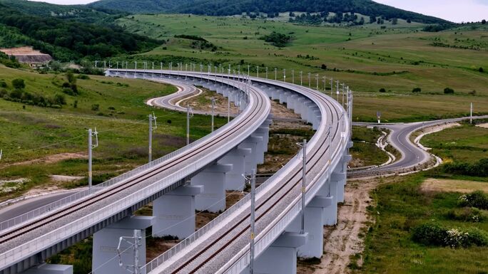 630 millió eurós hitelt kap Románia a Brassó–Segesvár vasútvonal korszerűsítésére