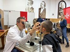 Látásvizsgálat kisdiákoknak: azt hitték, lassabban tanul, pedig nem látta jól a betűket