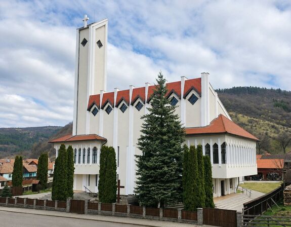 Negyed évszázad után megújult a parajdi katolikus templom