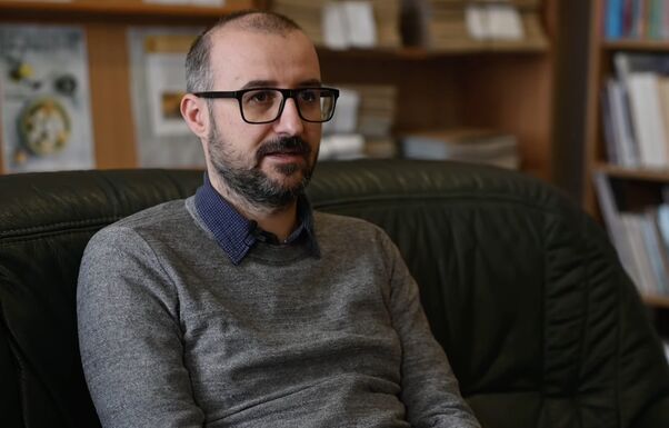 Illyés Gergely: Nem így szokás egy miniszterelnök-jelöltséget bejelenteni