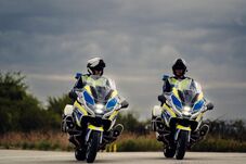 Vitatott módszereket alkalmaz a rendőrség a menekülő motorosok megállítására
