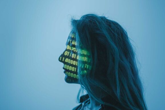 Lia „eltanulta” a sértegetést – Idiótának nevezte az ügyfélt egy bank chatbotja