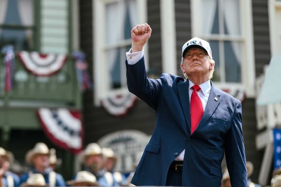 Pereli a sajtó Trumpot