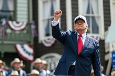 Pereli a sajtó Trumpot