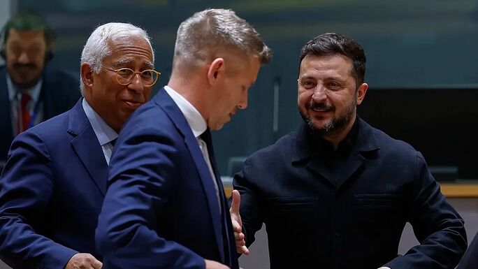 Kijev szerint Orbán Viktor nyomdokaiba lép Magyar Péter