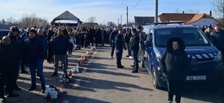Lincshangulat Csenében: tojással és petárdával dobálták a szabadon engedett 15 éves otthonát