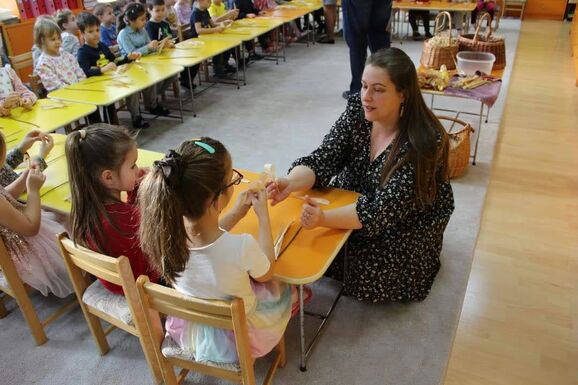 Szalmaszálon őrzött hagyomány – Beszélgetés Bondár Hajnalka nagyszalontai kézműves-oktatóval