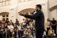 Netanjahu az ENSZ pulpitusáról ment neki New York polgármesterének (VIDEÓ)
