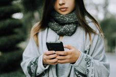 Gyermekpornográfia és kiskorú elleni nemi erőszak: öncsonkításba hajszolta 13 éves áldozatát a férfi