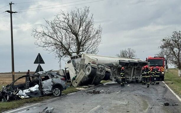 Szörnyű baleset: Bennégett a sofőr az autójában, miután nyerges vontatóval ütközött