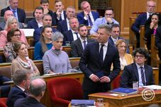 Magyar Péter mentelmi jogát is felfüggesztette a parlament
