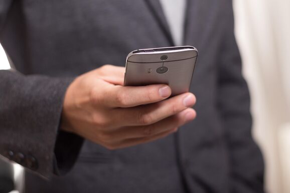 Több mint egymillió használt mobiltelefont értékesíthettek újként