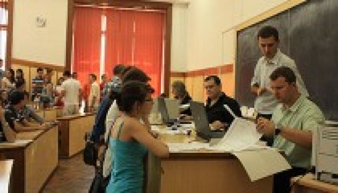 BBTE: hosszú sorokban állnak a felvételizők