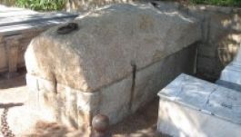 Ki fekszik Garibaldi sírjában?