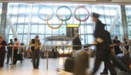 Megérkezett a magyar csapatvezetés, rekord a Heathrow-n 