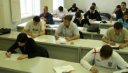 A tanárok is puskáznak...